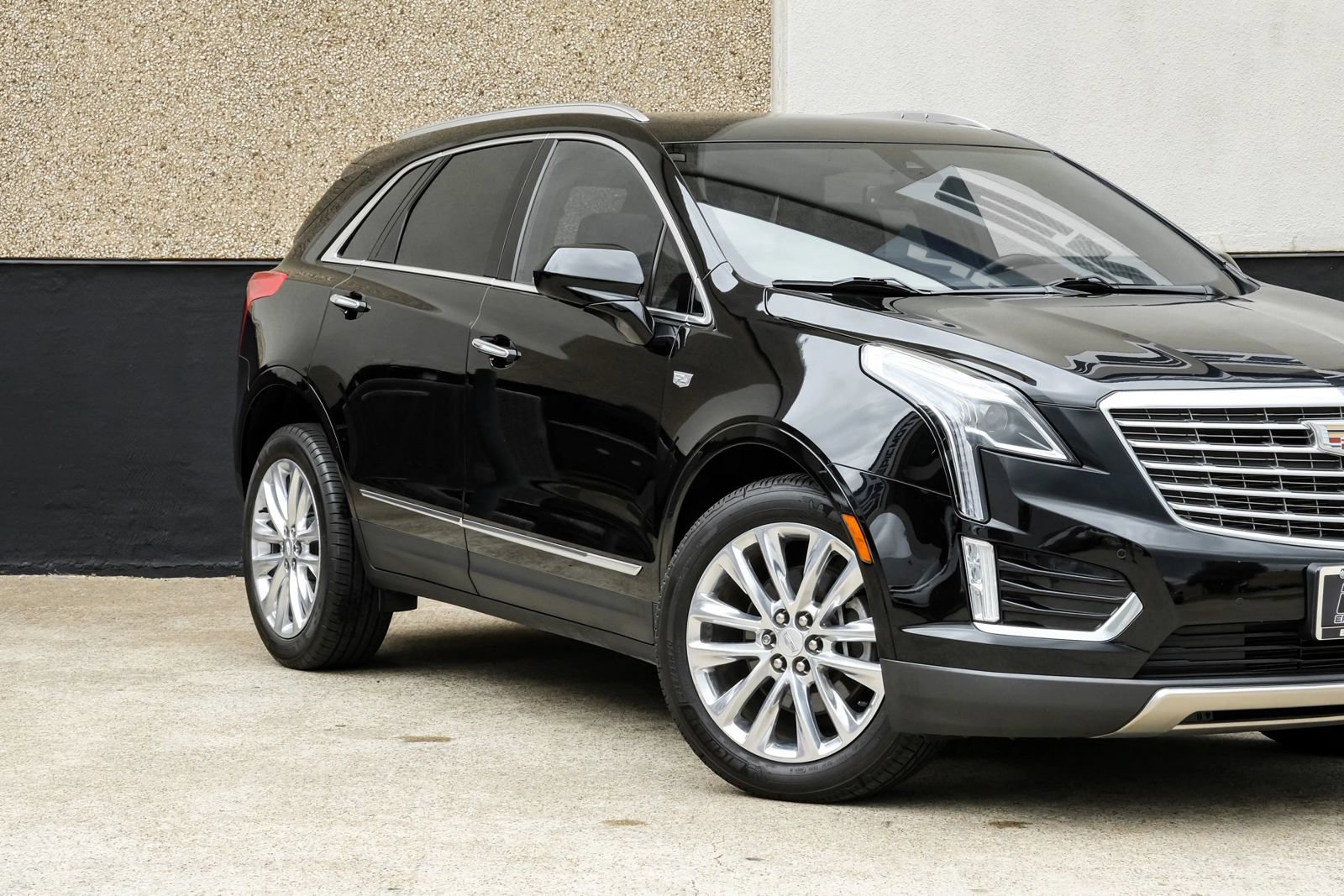 Used 2017 Cadillac XT5 Platinum AWD/4WD image 9