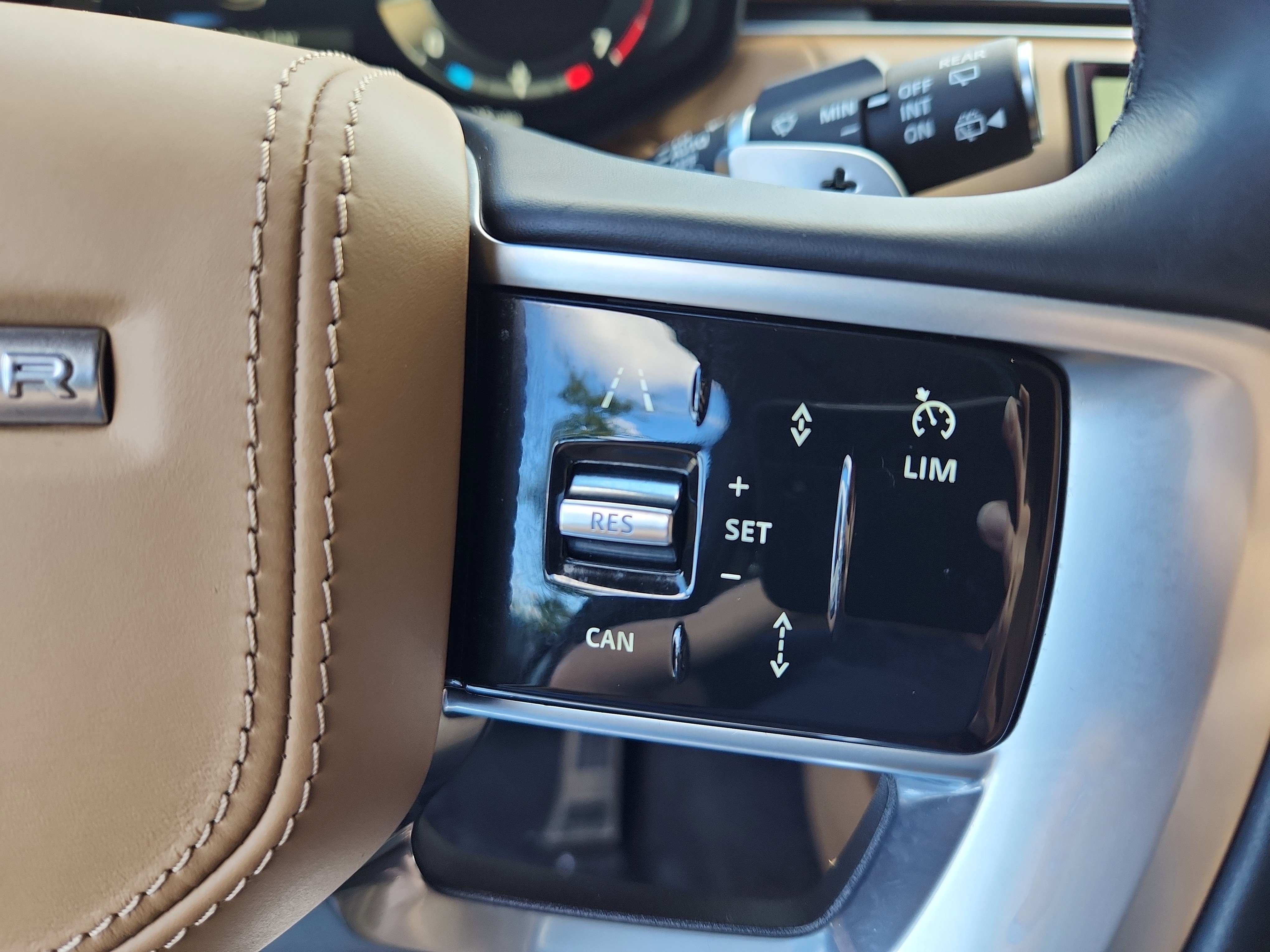 Used 2023 Land Rover Range Rover SE image 20