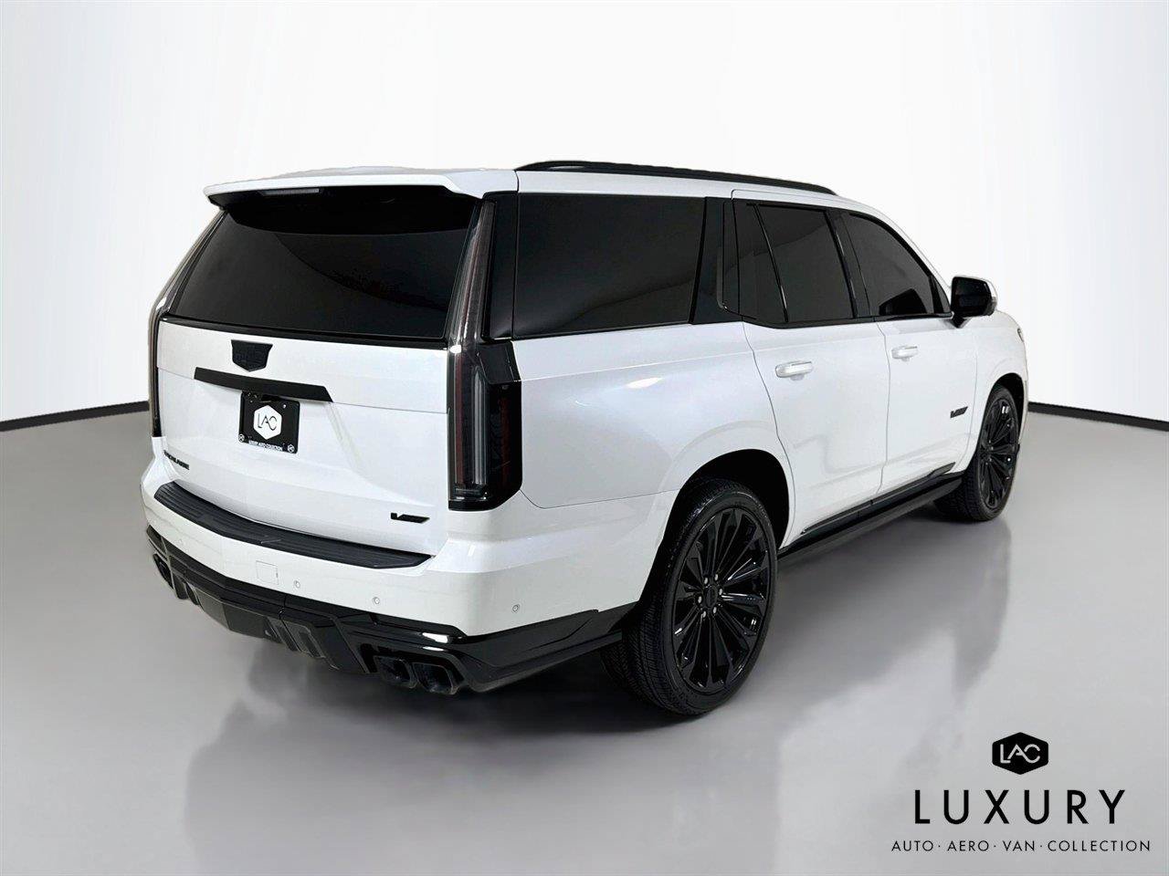 Used 2025 Cadillac Escalade V AWD/4WD image 6