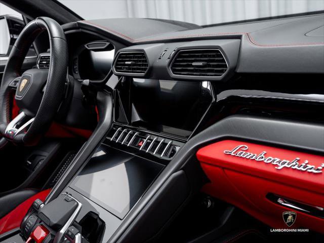 Used 2022 Lamborghini Urus AWD/4WD image 44