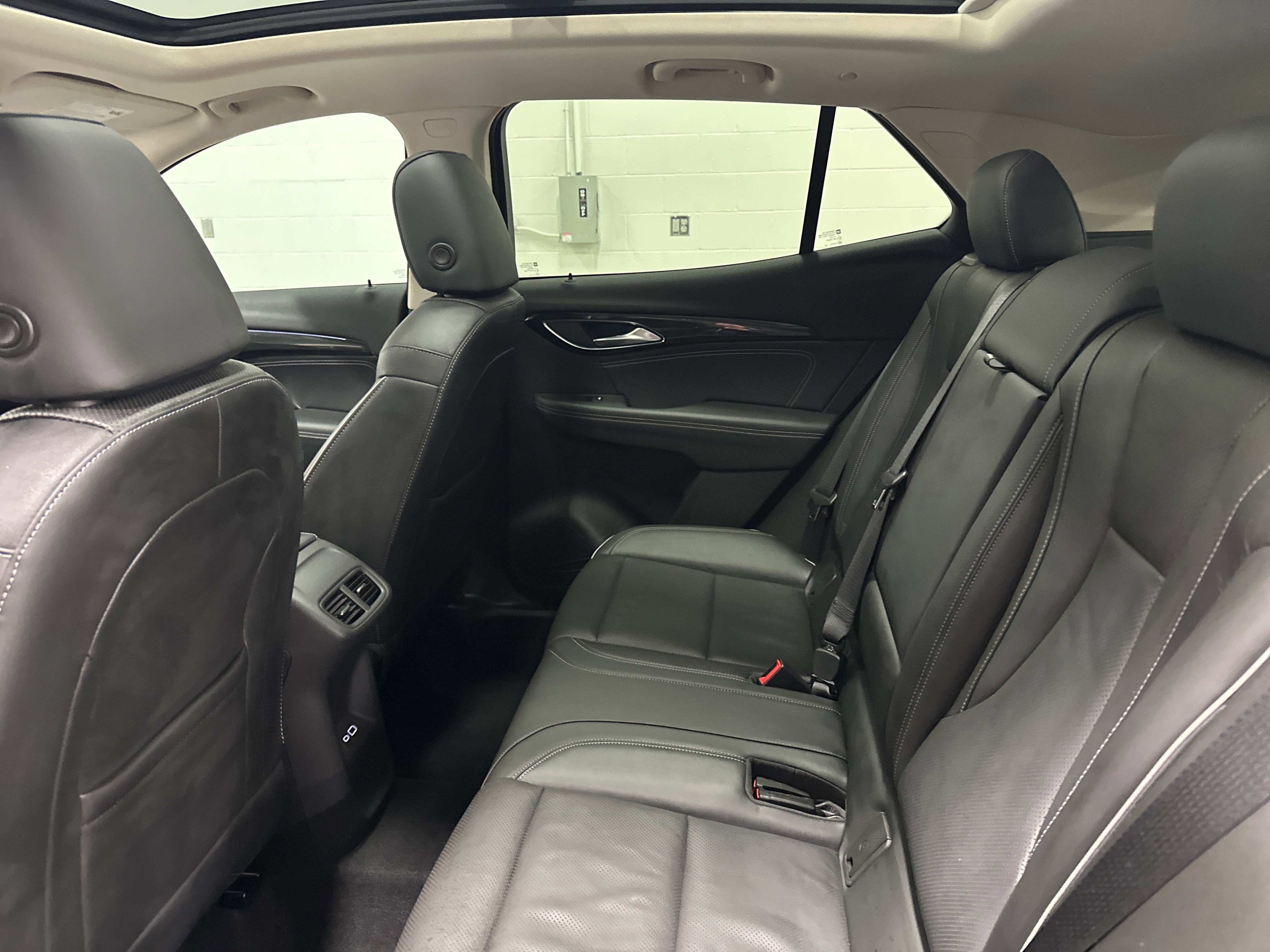 Used 2021 Buick Envision Essence w/ Technology Package I image 31