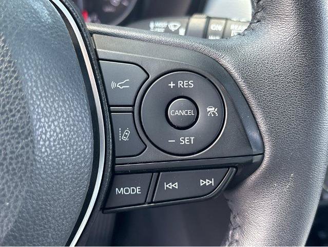 Used 2022 Toyota RAV4 XLE Premium AWD/4WD image 21