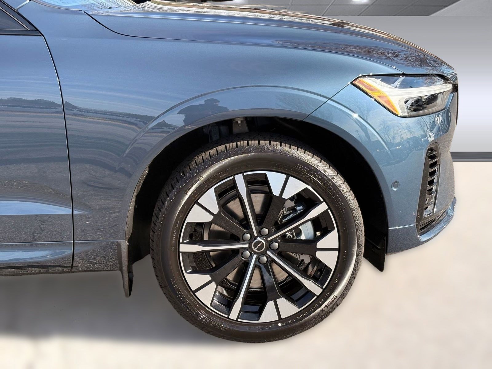 New 2026 Volvo XC60 T8 Plus w/ Climate Package image 11