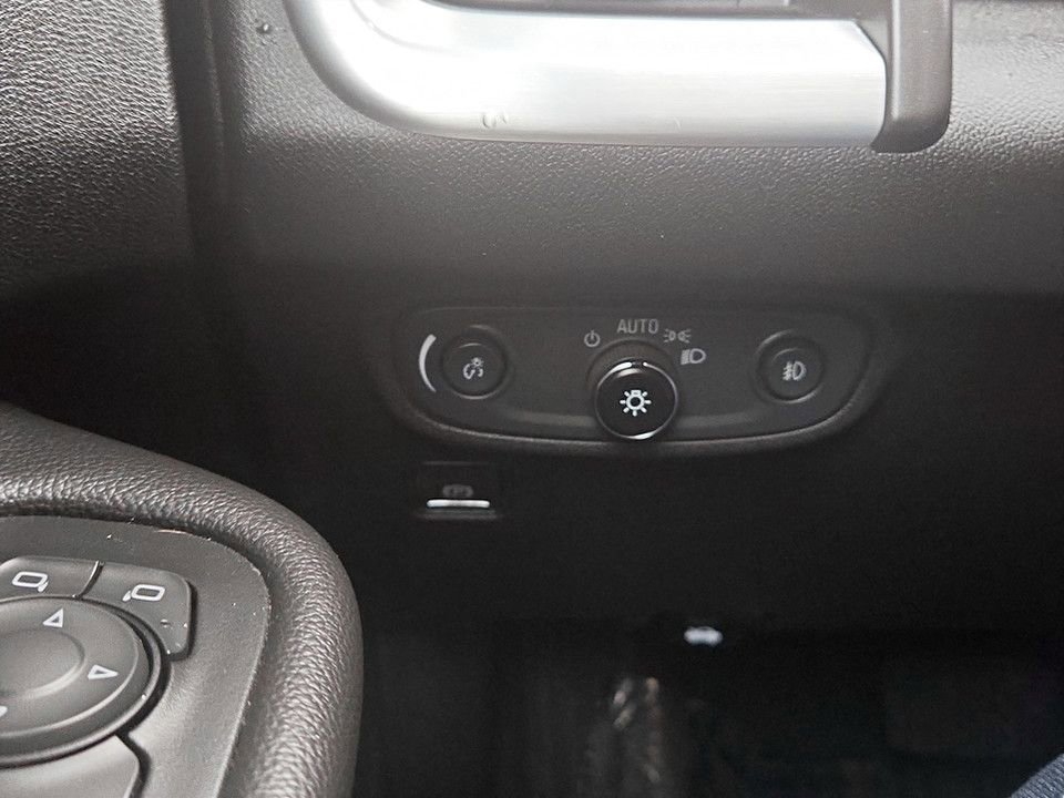 Used 2024 GMC Terrain SLT image 21