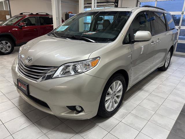 Used 2017 Toyota Sienna Limited image 1
