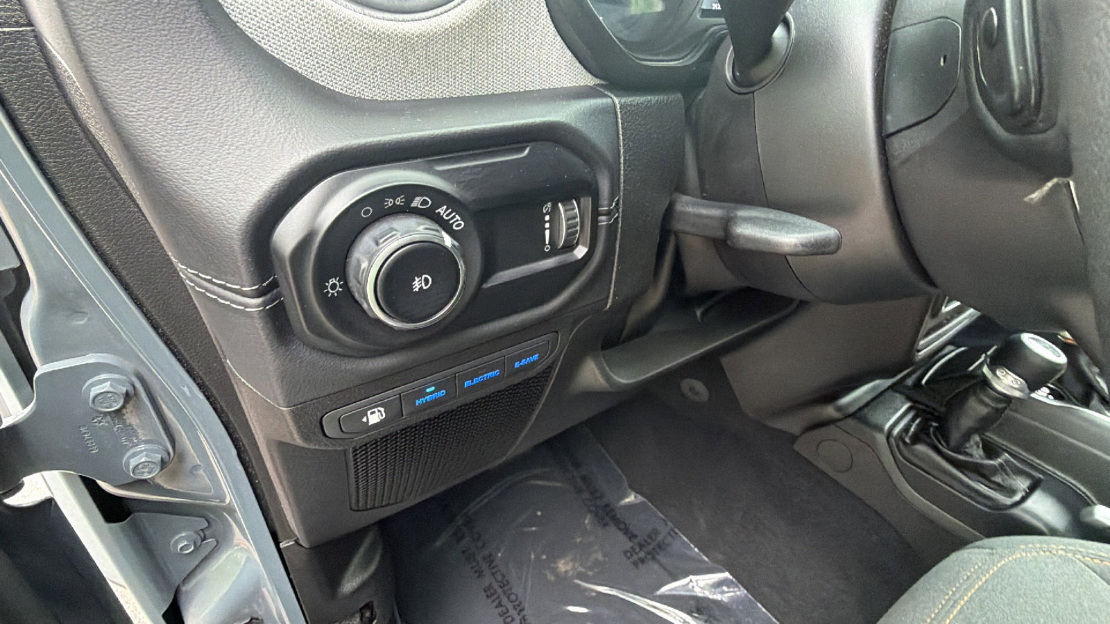 Used 2025 Jeep Wrangler Unlimited Sahara AWD/4WD image 24