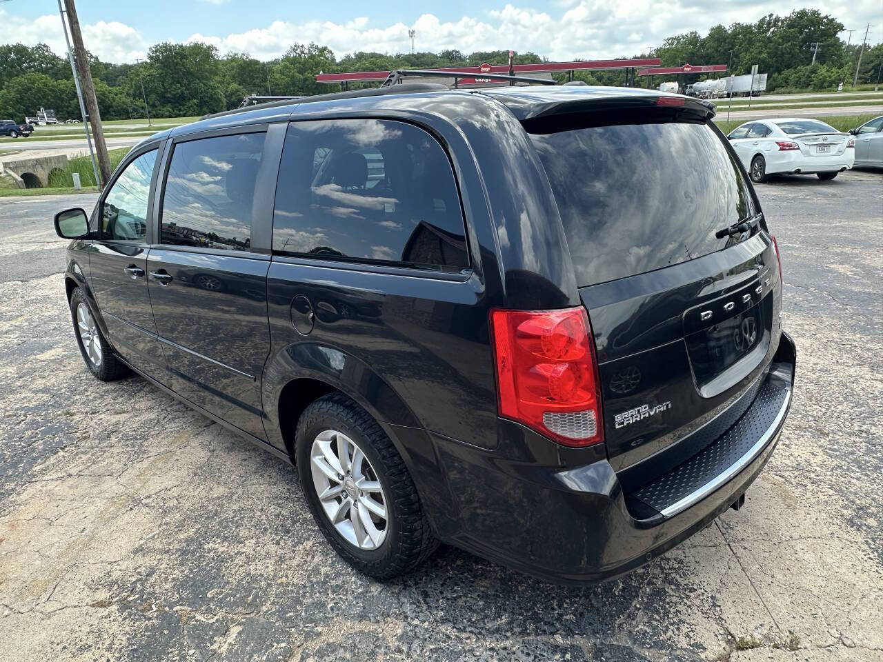 Used 2016 Dodge Grand Caravan SXT w/ Rear Park Assist Package FWD image 7