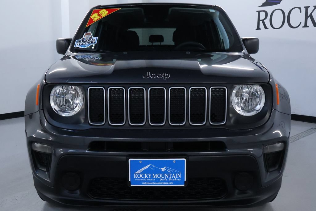 Used 2023 Jeep Renegade Latitude AWD/4WD image 2