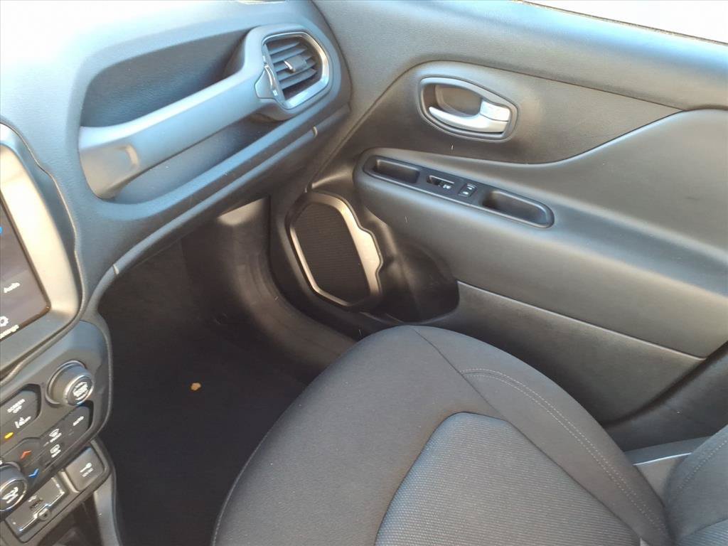 Used 2023 Jeep Renegade Latitude AWD/4WD image 34