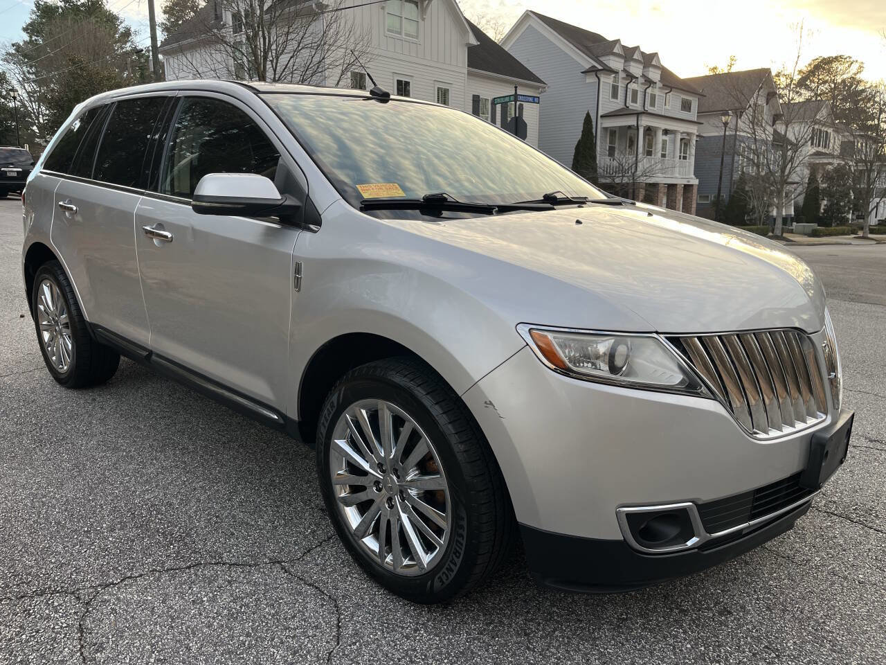 Used 2012 Lincoln MKX AWD image 2