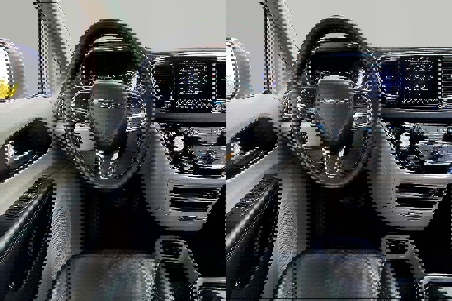 Used 2018 Chrysler Pacifica Touring-L image 8