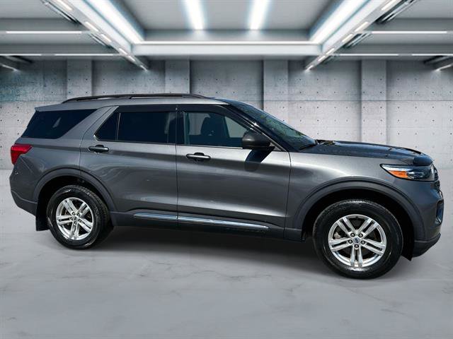 Used 2023 Ford Explorer XLT AWD/4WD image 3