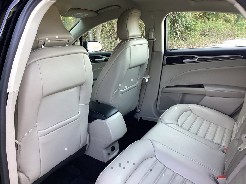 Used 2017 Ford Fusion SE image 32