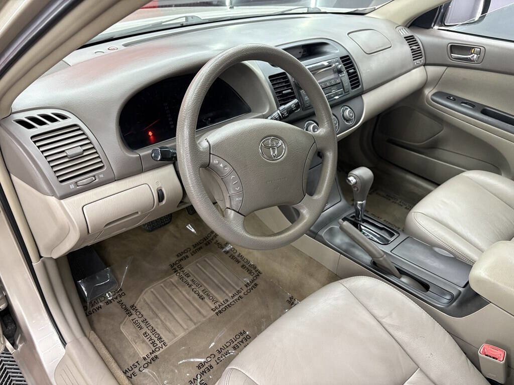 Used 2005 Toyota Camry LE FWD image 12