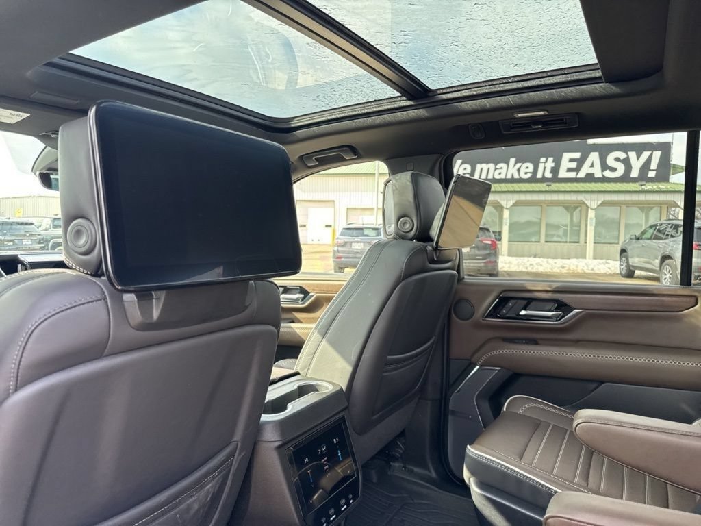 Used 2025 GMC Yukon XL Denali Ultimate w/ LPO, Floor Liner Package AWD/4WD image 39