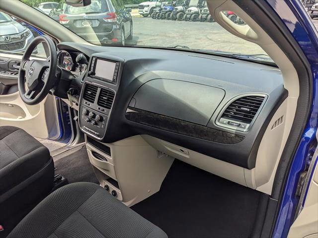 Used 2020 Dodge Grand Caravan SE w/ UConnect Hands-Free Group FWD image 17
