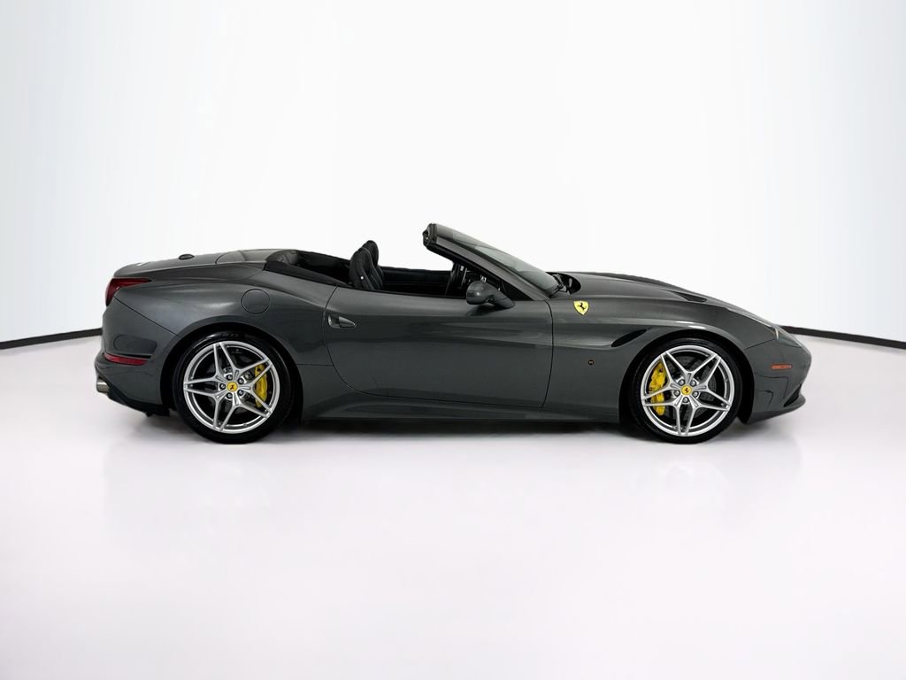Used 2015 Ferrari California T RWD image 4