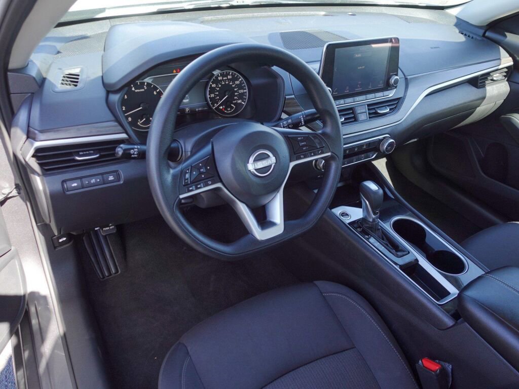Used 2024 Nissan Altima 2.5 SV image 10