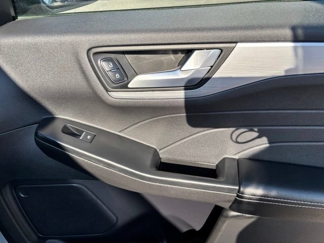 Used 2025 Ford Escape Platinum AWD/4WD image 22