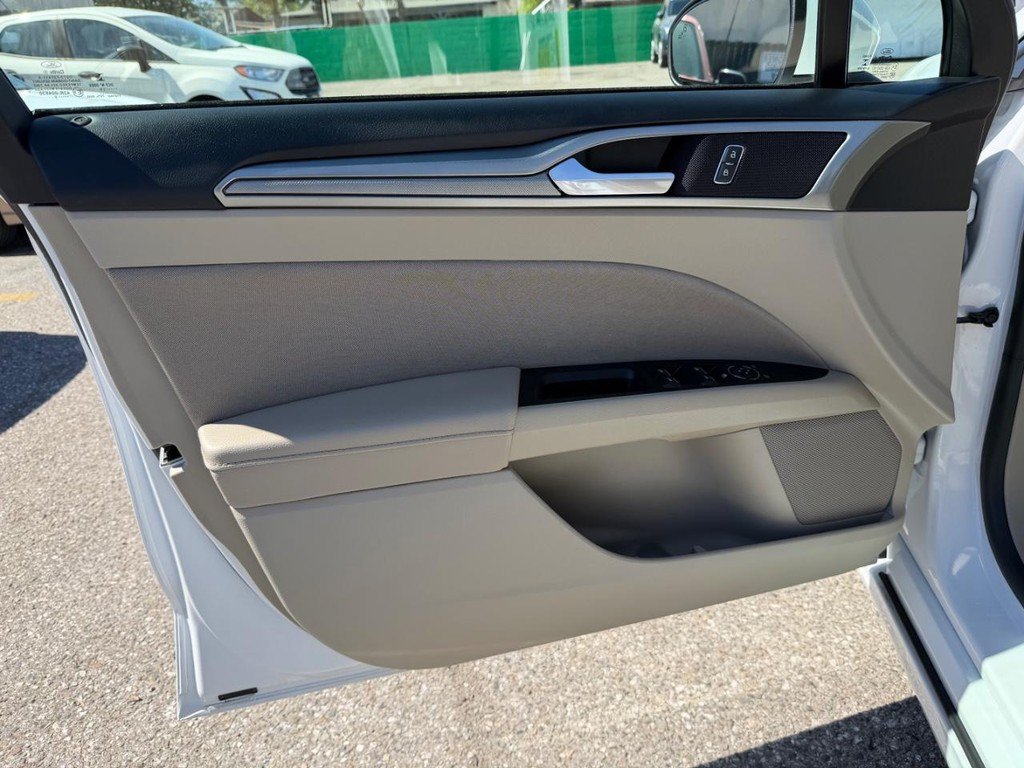 Used 2019 Ford Fusion SE FWD image 15