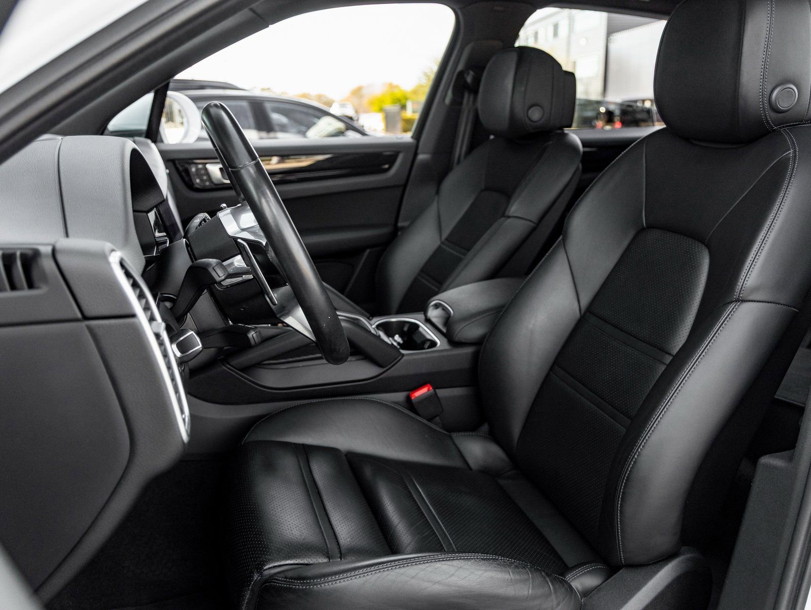 Used 2023 Porsche Cayenne image 5