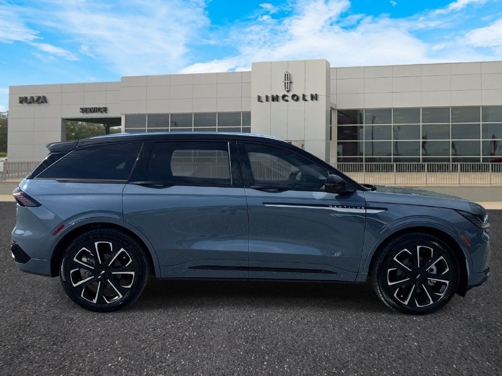 New 2026 Lincoln Nautilus Reserve AWD/4WD image 2