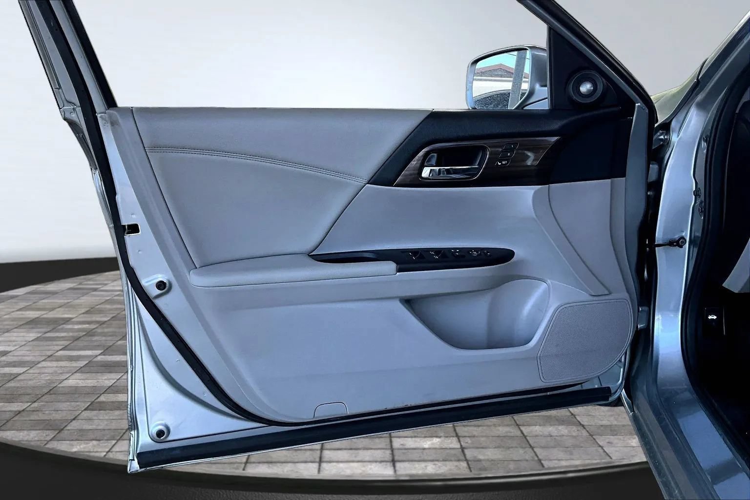 Used 2017 Honda Accord EX-L image 17