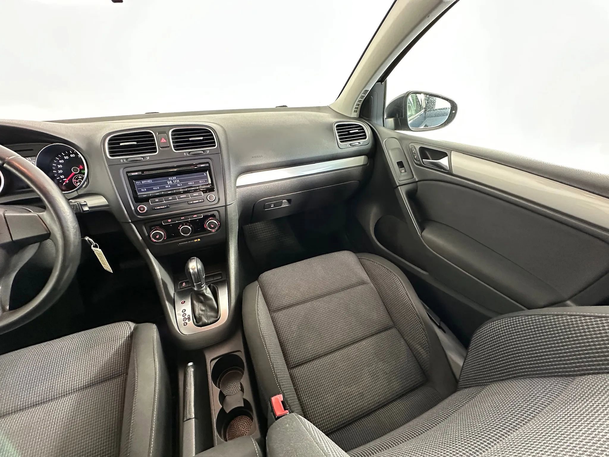 Used 2013 Volkswagen Golf 4-Door image 9