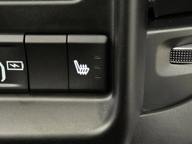 Used 2025 RAM 1500 Laramie w/ Sport Appearance Package image 33