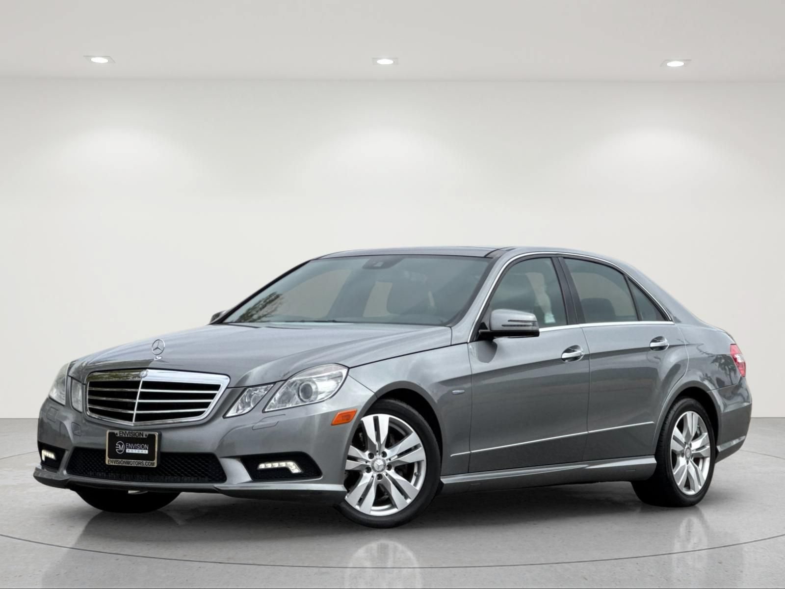 Used 2011 Mercedes-Benz E 350 BlueTEC Sedan image 2