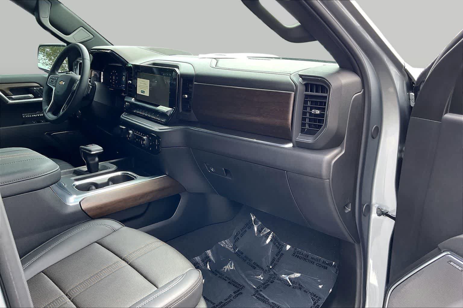 Used 2026 Chevrolet Silverado 1500 High Country w/ High Country Premium Package AWD/4WD image 31