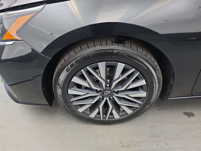 Used 2024 Nissan Altima 2.5 SV image 15