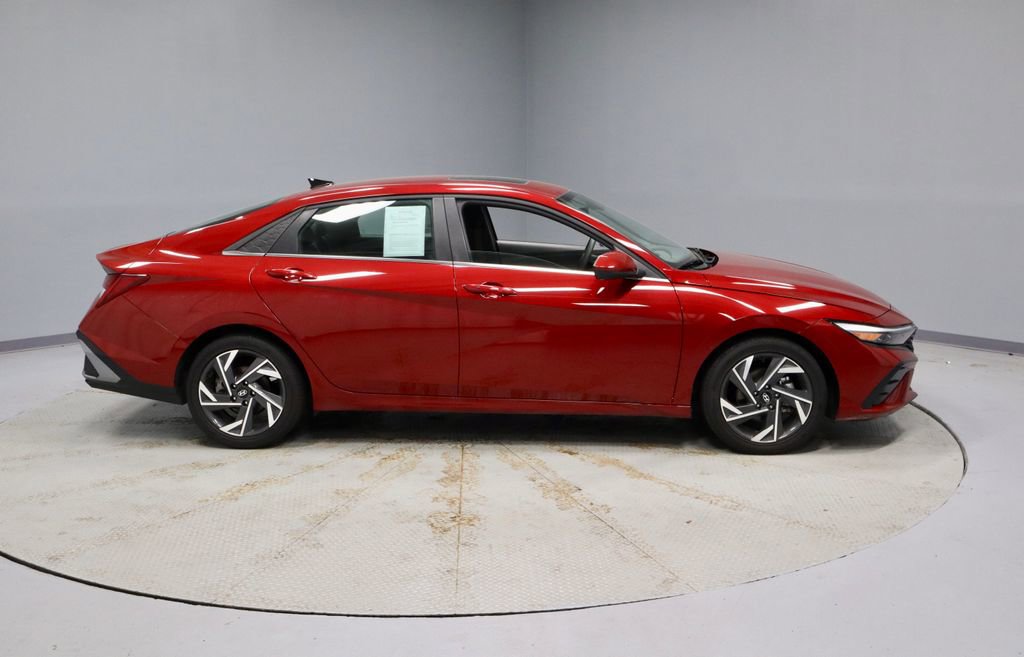 Certified 2025 Hyundai Elantra SEL FWD image 6