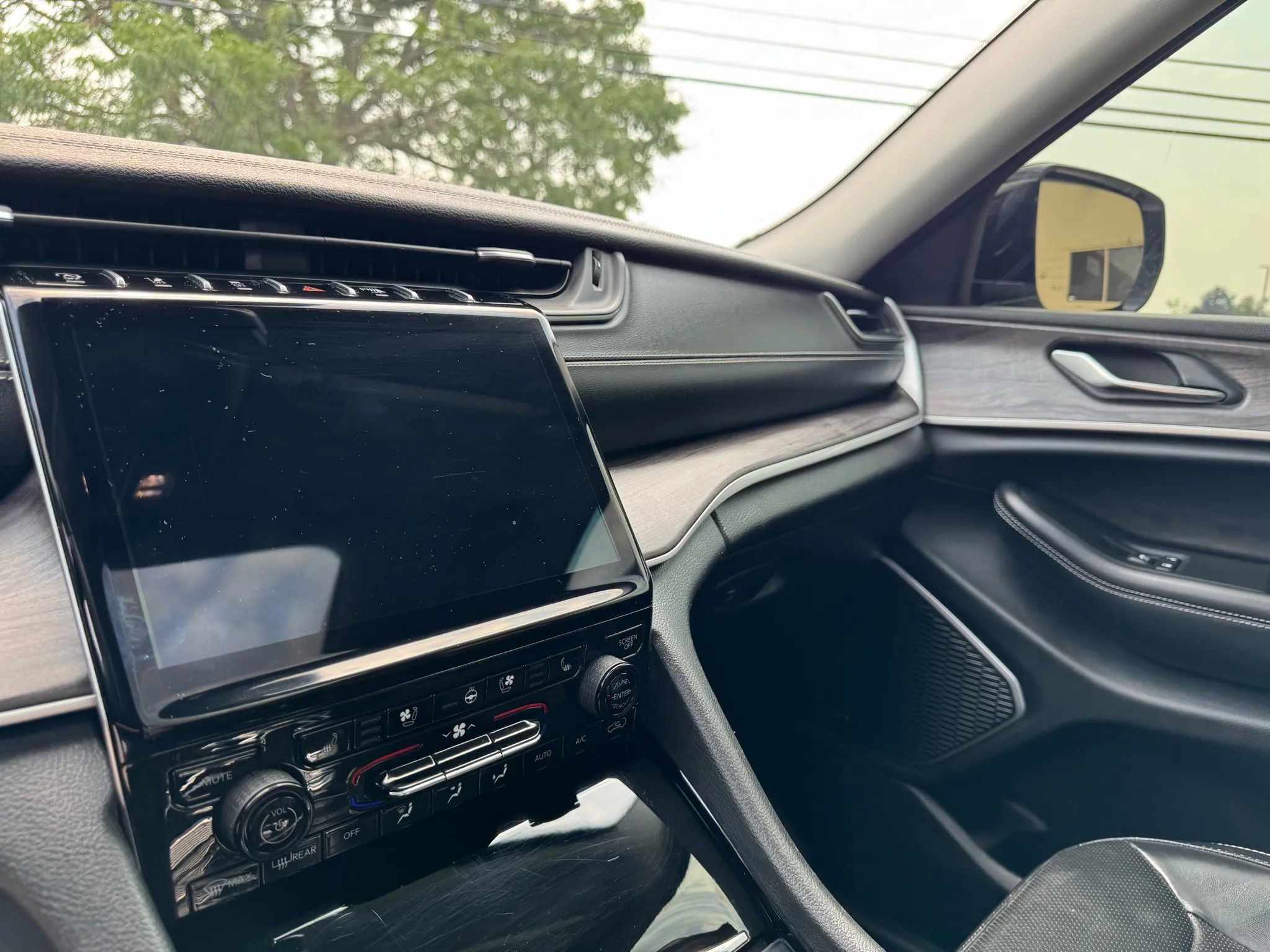 Used 2021 Jeep Grand Cherokee L Limited w/ Luxury Tech Group II image 21