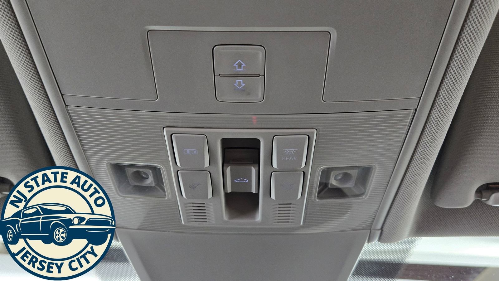 Used 2018 Volkswagen Tiguan SEL Premium image 22