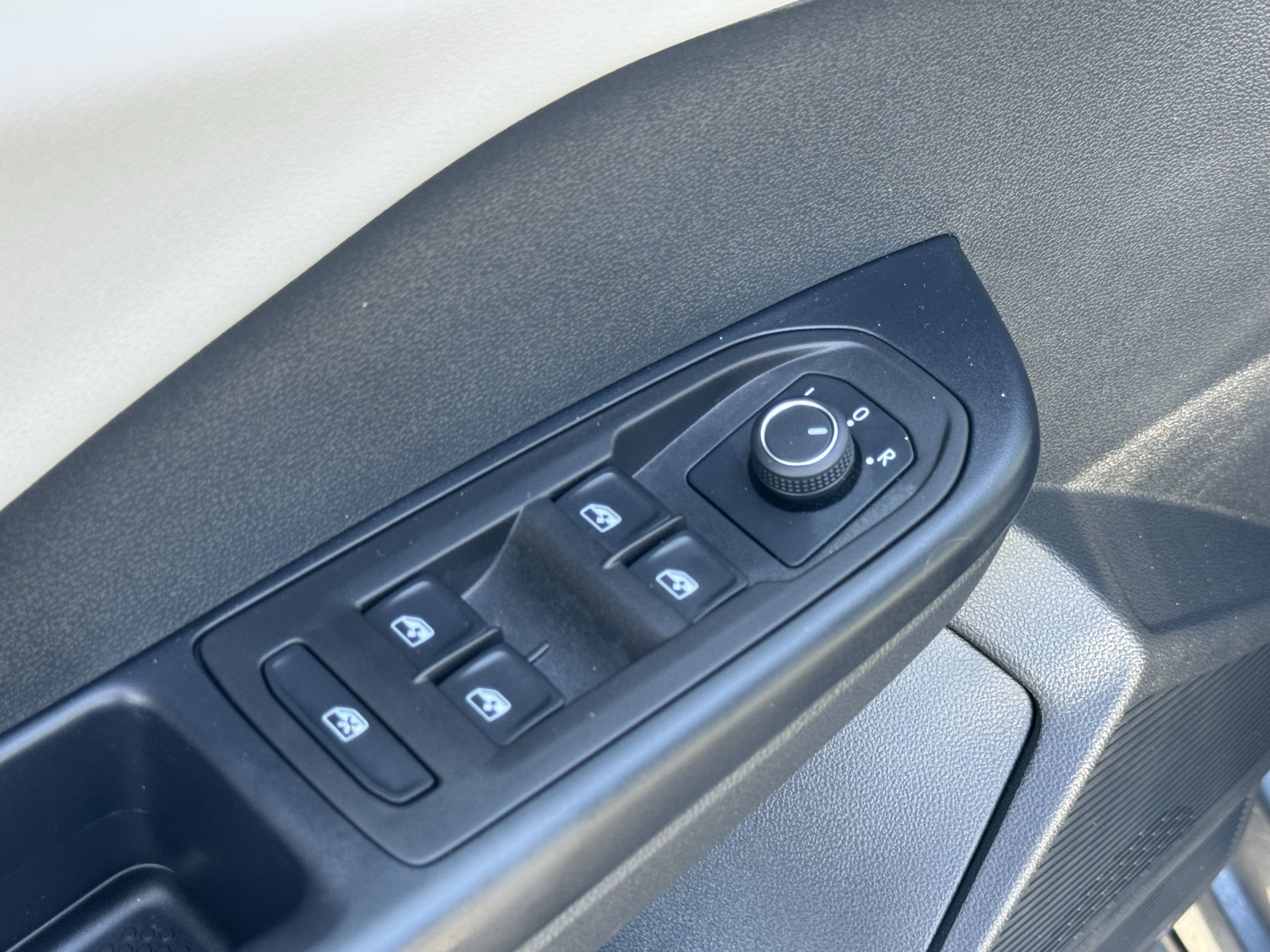 Used 2025 Volkswagen Taos S FWD image 15