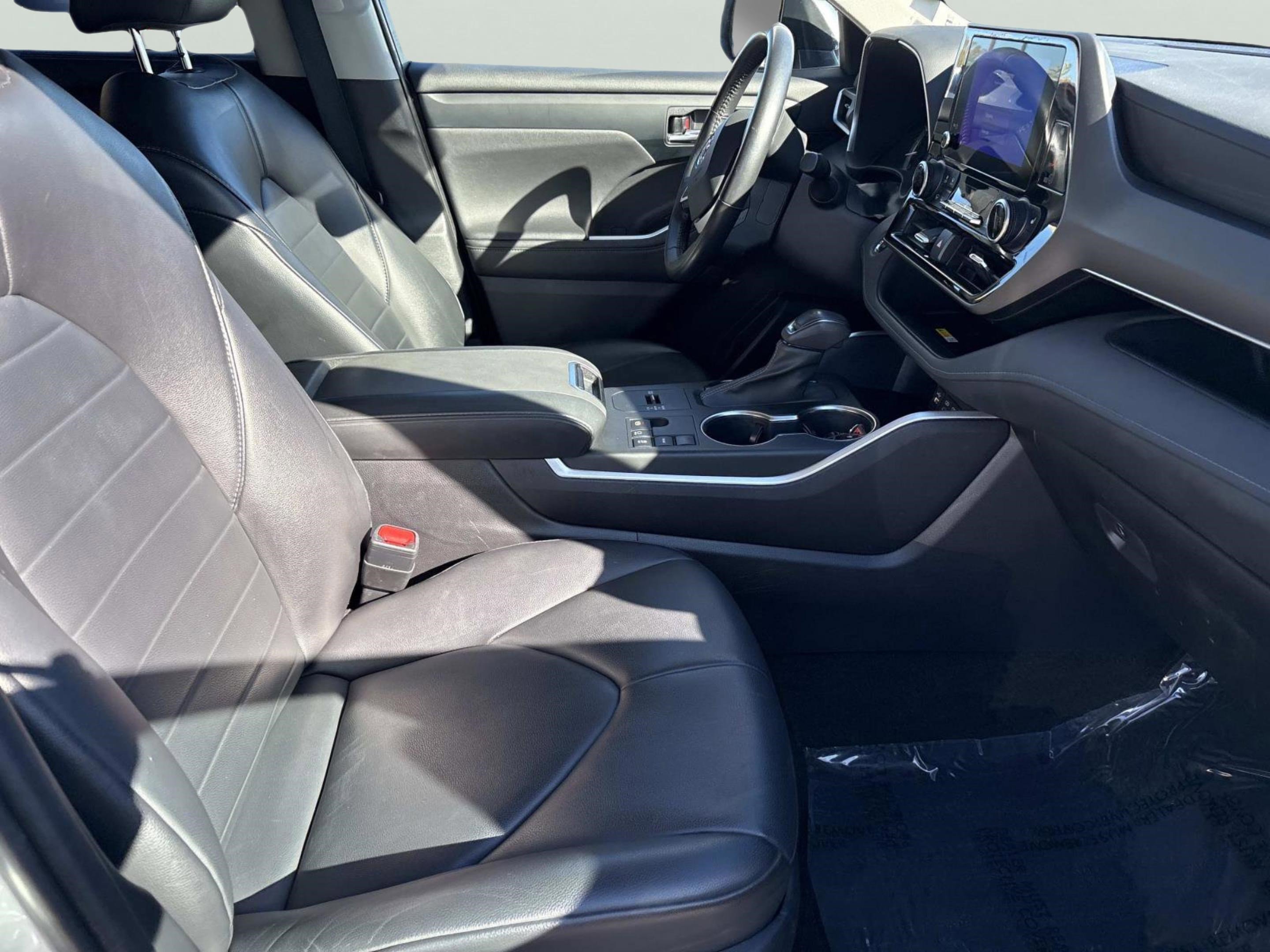 Used 2023 Toyota Highlander XLE image 26