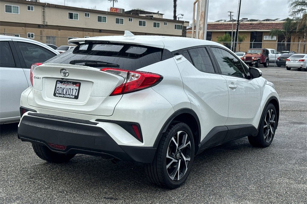 Used 2018 Toyota C-HR XLE image 3