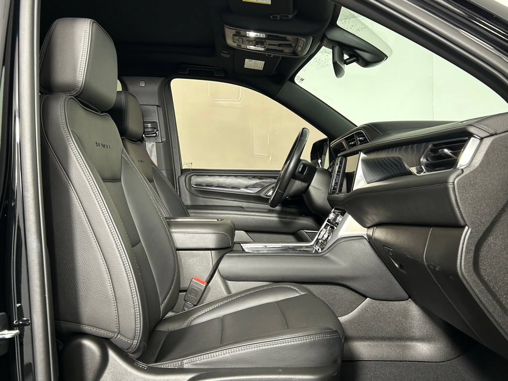 Used 2022 GMC Yukon XL Denali AWD/4WD image 10