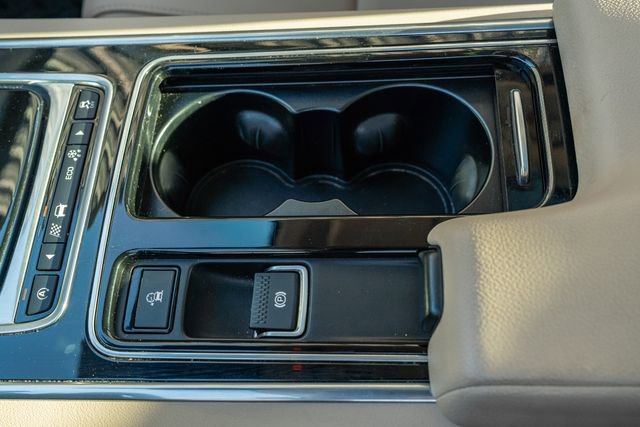 Used 2016 Jaguar XF Premium image 32