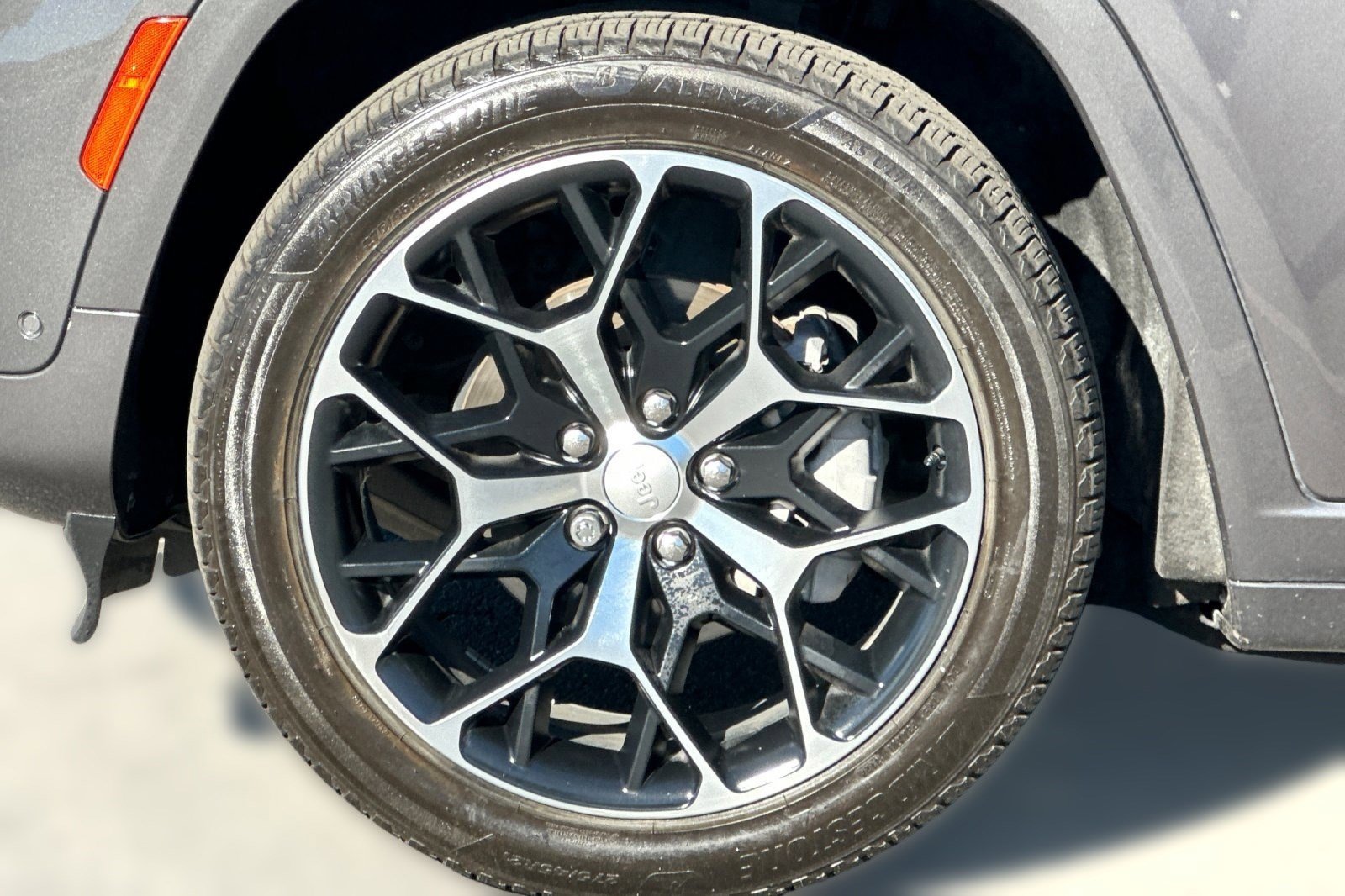 Used 2023 Jeep Grand Cherokee Summit image 11