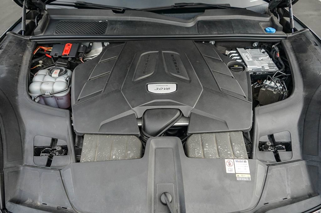 Used 2023 Porsche Cayenne Platinum Edition image 30