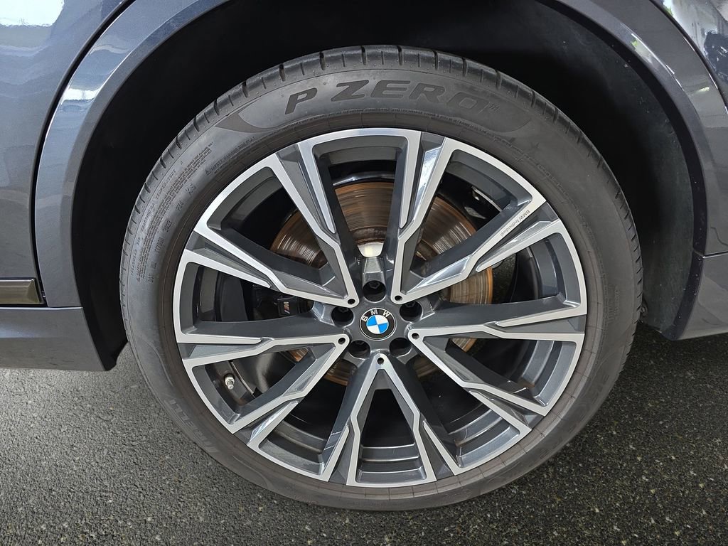 Used 2021 BMW X7 M50i w/ Dynamic Handling Package AWD/4WD image 32
