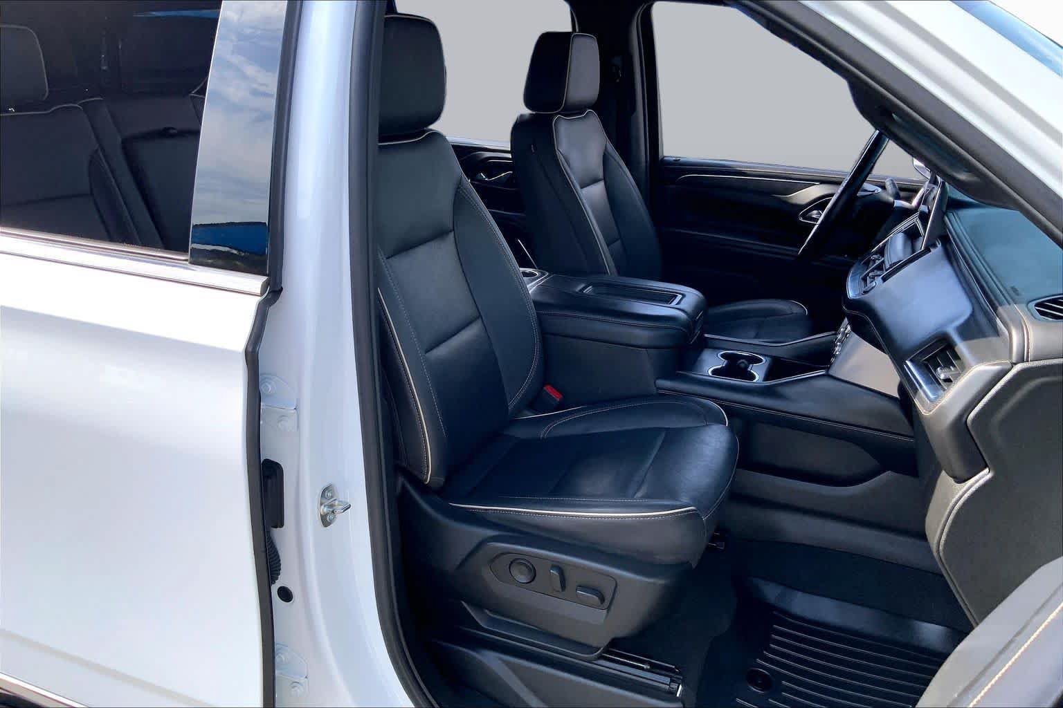 Used 2023 GMC Yukon SLT AWD/4WD image 9