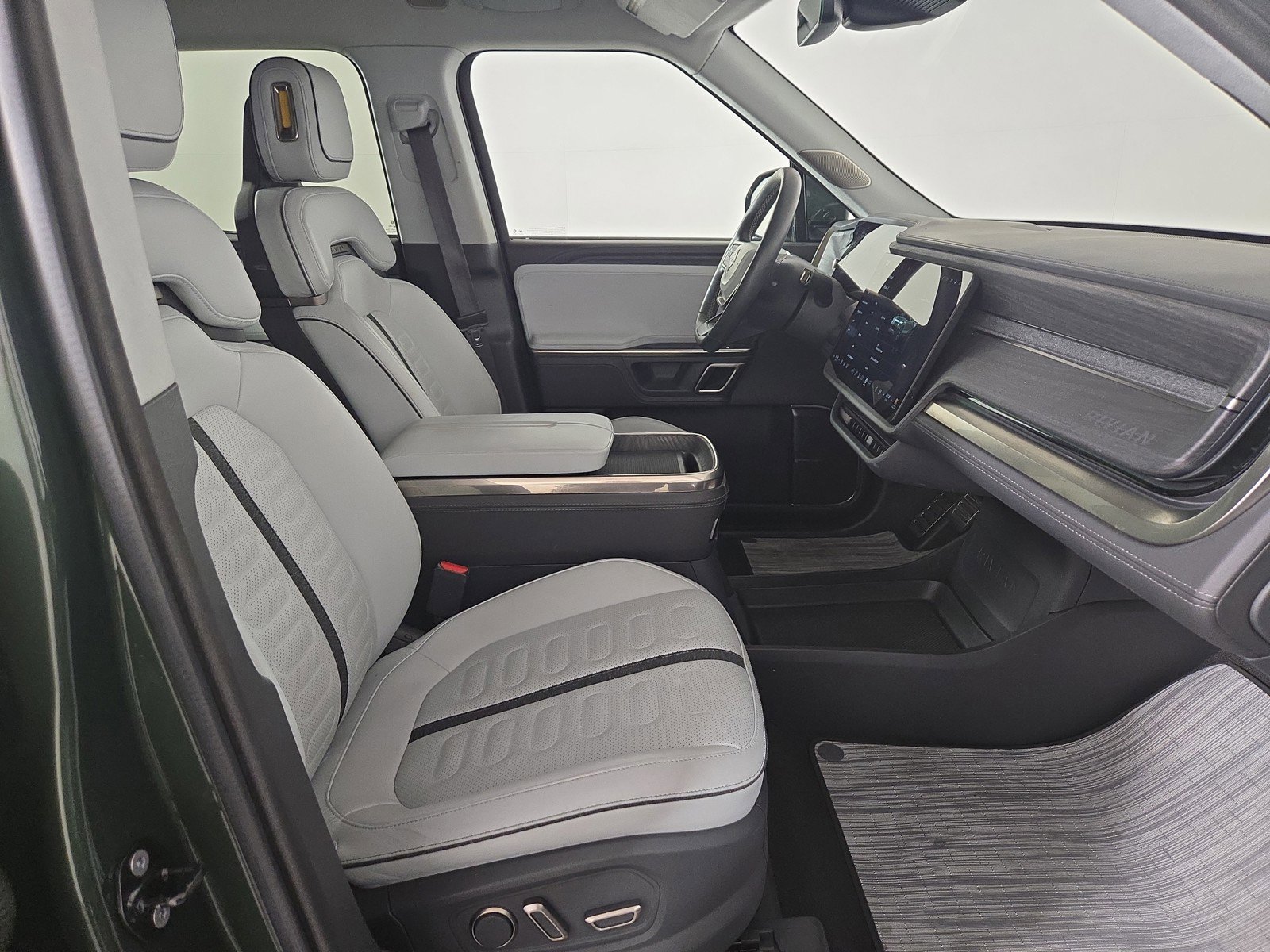 Used 2023 Rivian R1T Adventure image 23