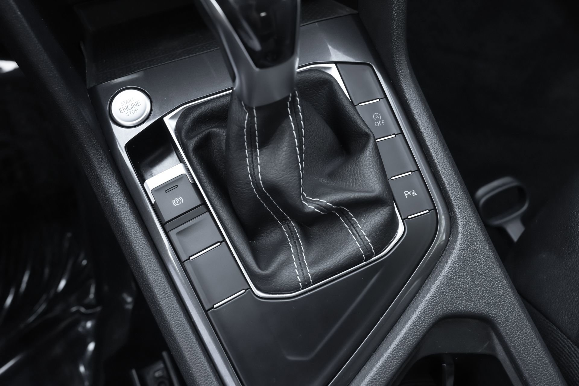 Used 2022 Volkswagen Tiguan SE R-Line image 16