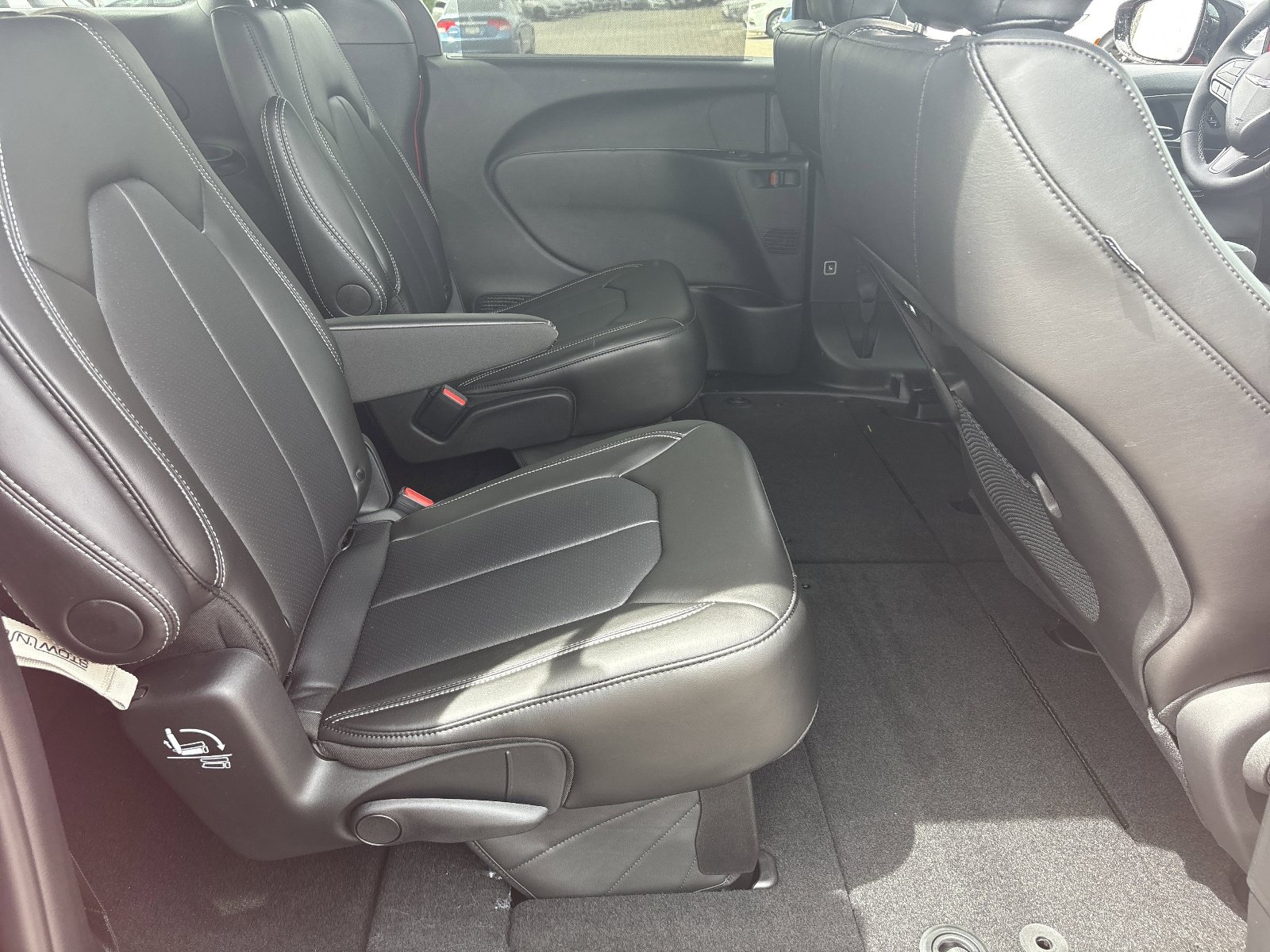 New 2026 Chrysler Pacifica Select w/ S Appearance Package FWD image 10