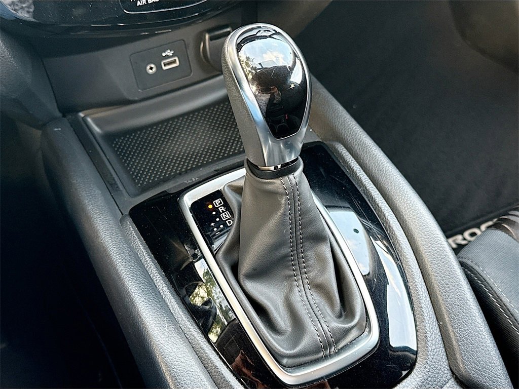 Used 2018 Nissan Rogue SV image 16