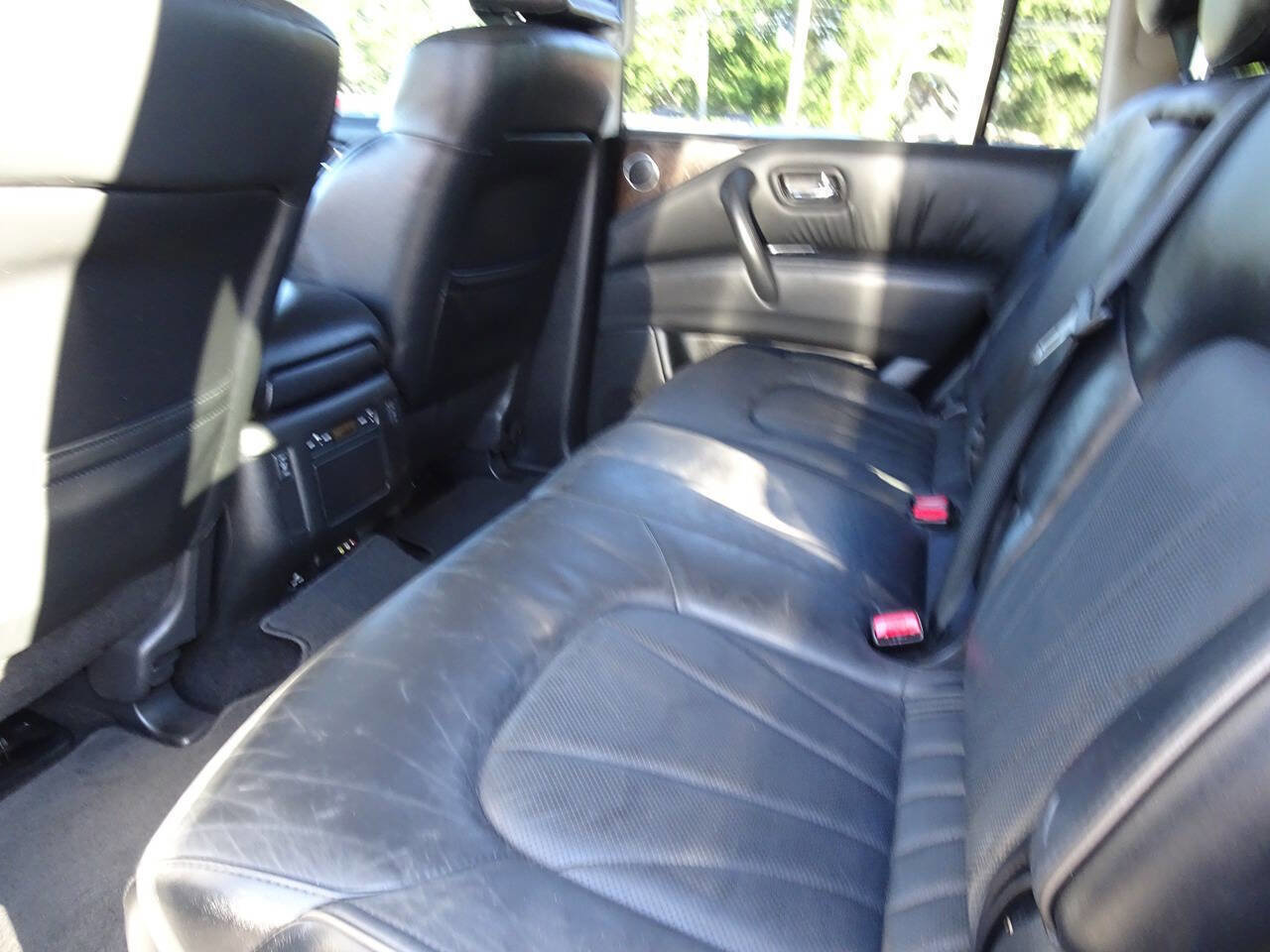 Used 2012 INFINITI QX56 4WD w/ Deluxe Touring Pkg image 21