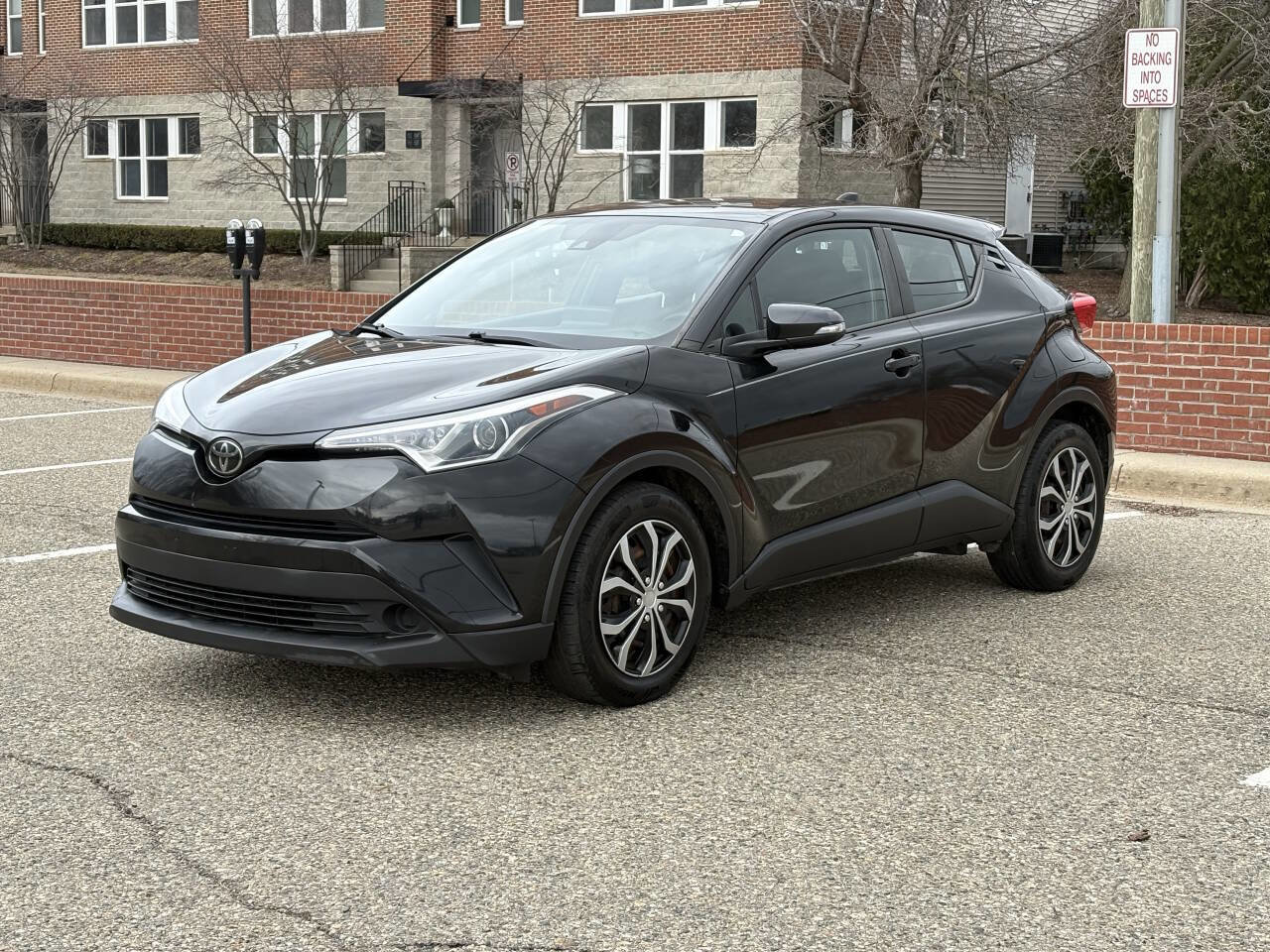Used 2019 Toyota C-HR LE image 3